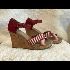 Tom’s | Red Wedges